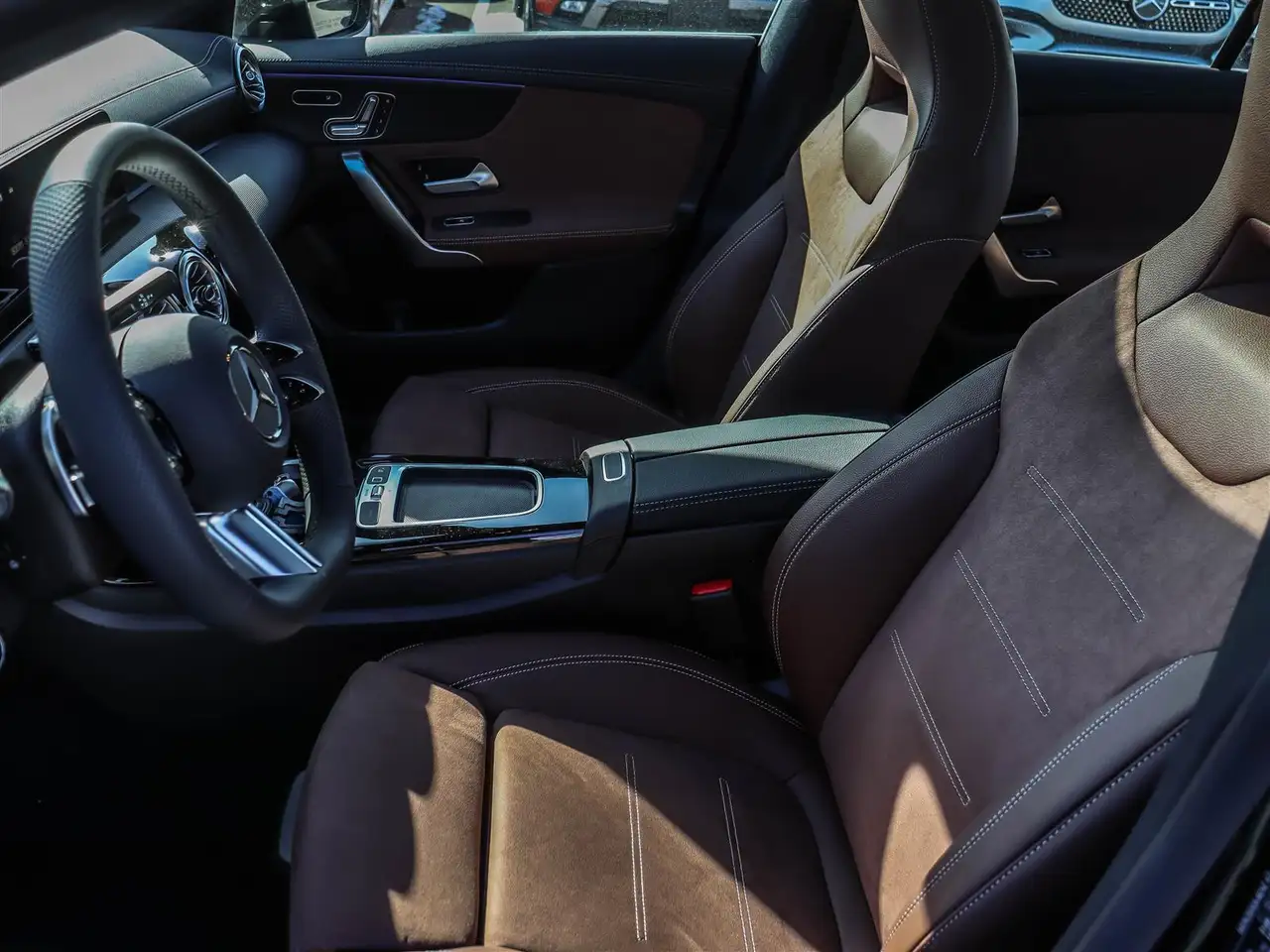 Mercedes-Benz CLA снимка Mercedes-Benz CLA