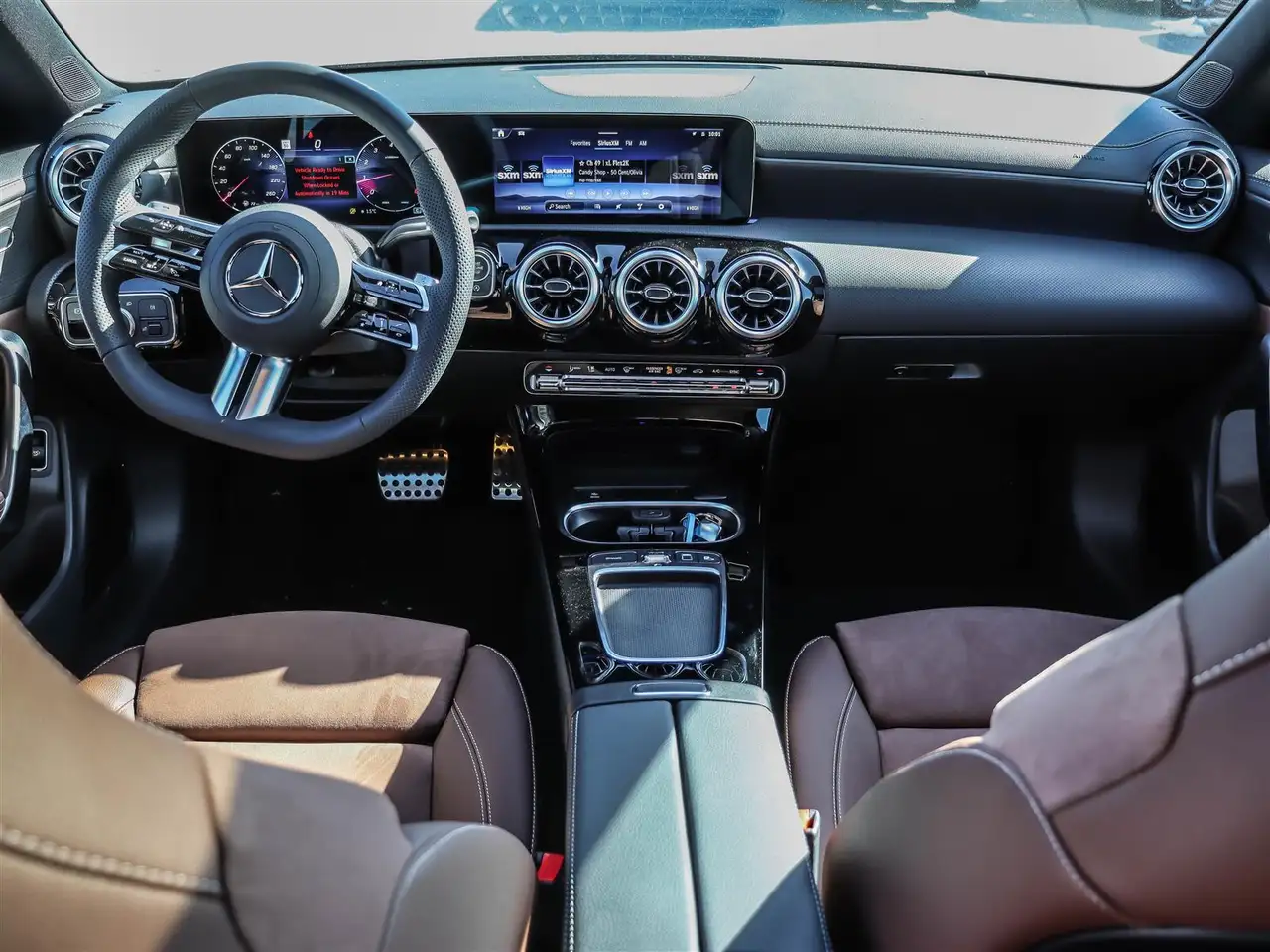 Mercedes-Benz CLA снимка Mercedes-Benz CLA