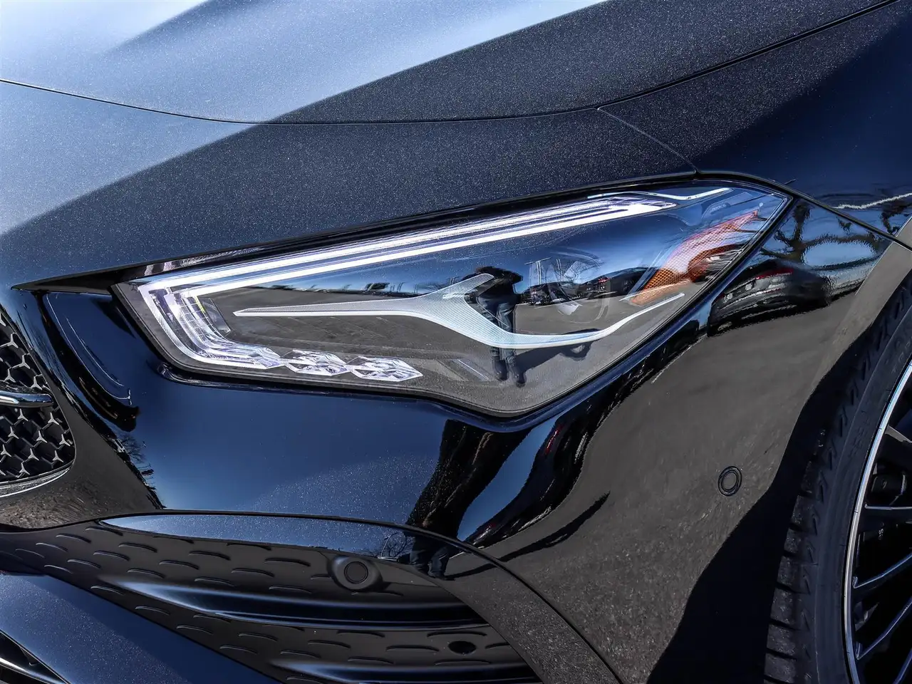 Mercedes-Benz CLA снимка Mercedes-Benz CLA