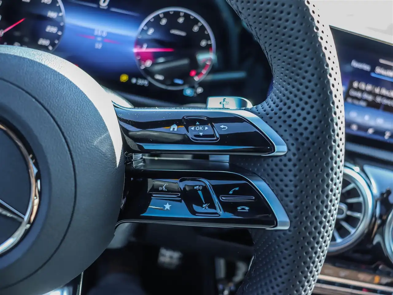 Mercedes-Benz CLA снимка Mercedes-Benz CLA
