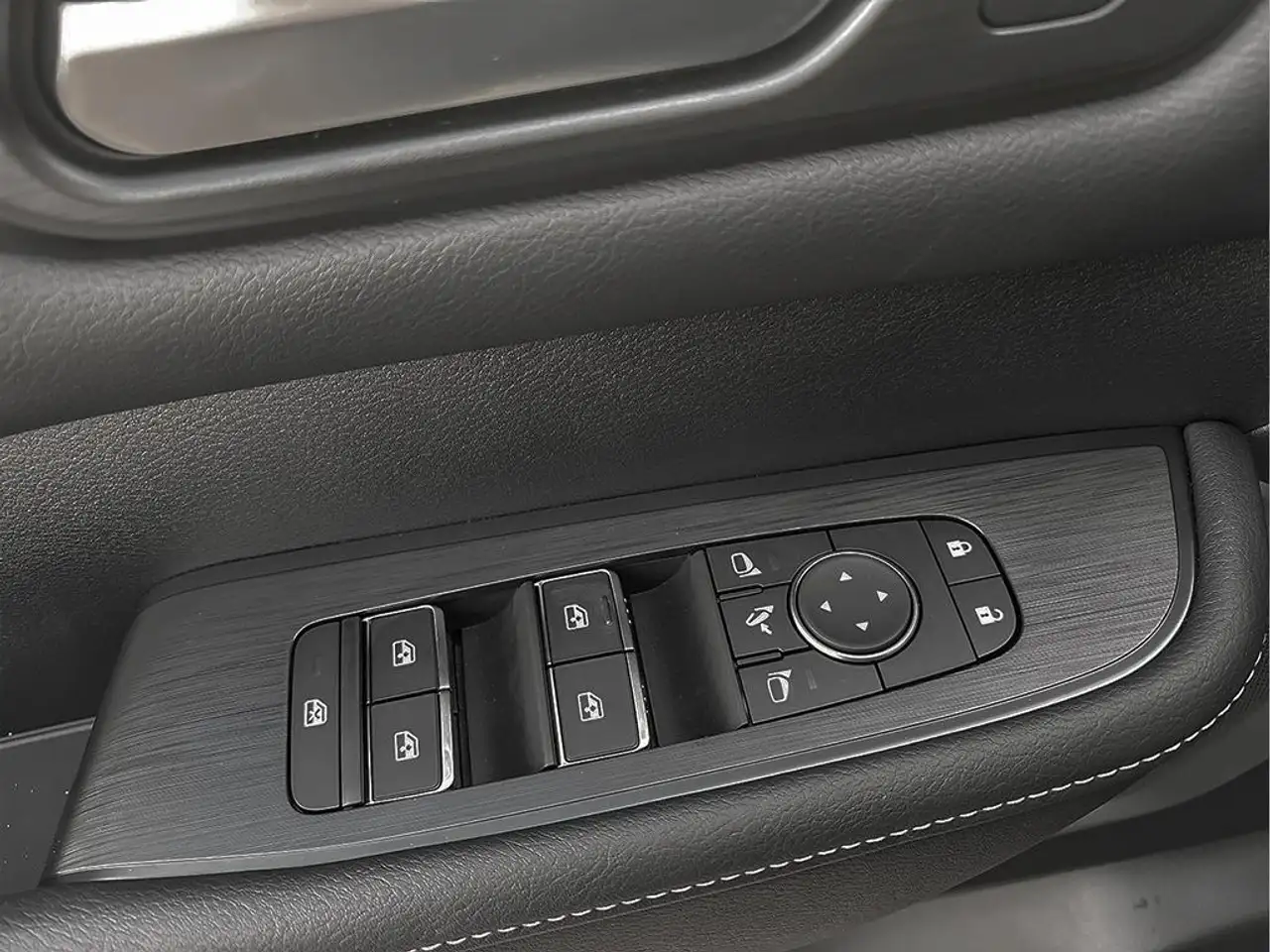 Nissan Armada снимка Nissan Armada