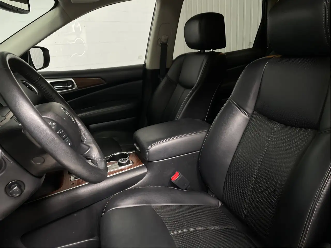 Nissan Pathfinder снимка Nissan Pathfinder