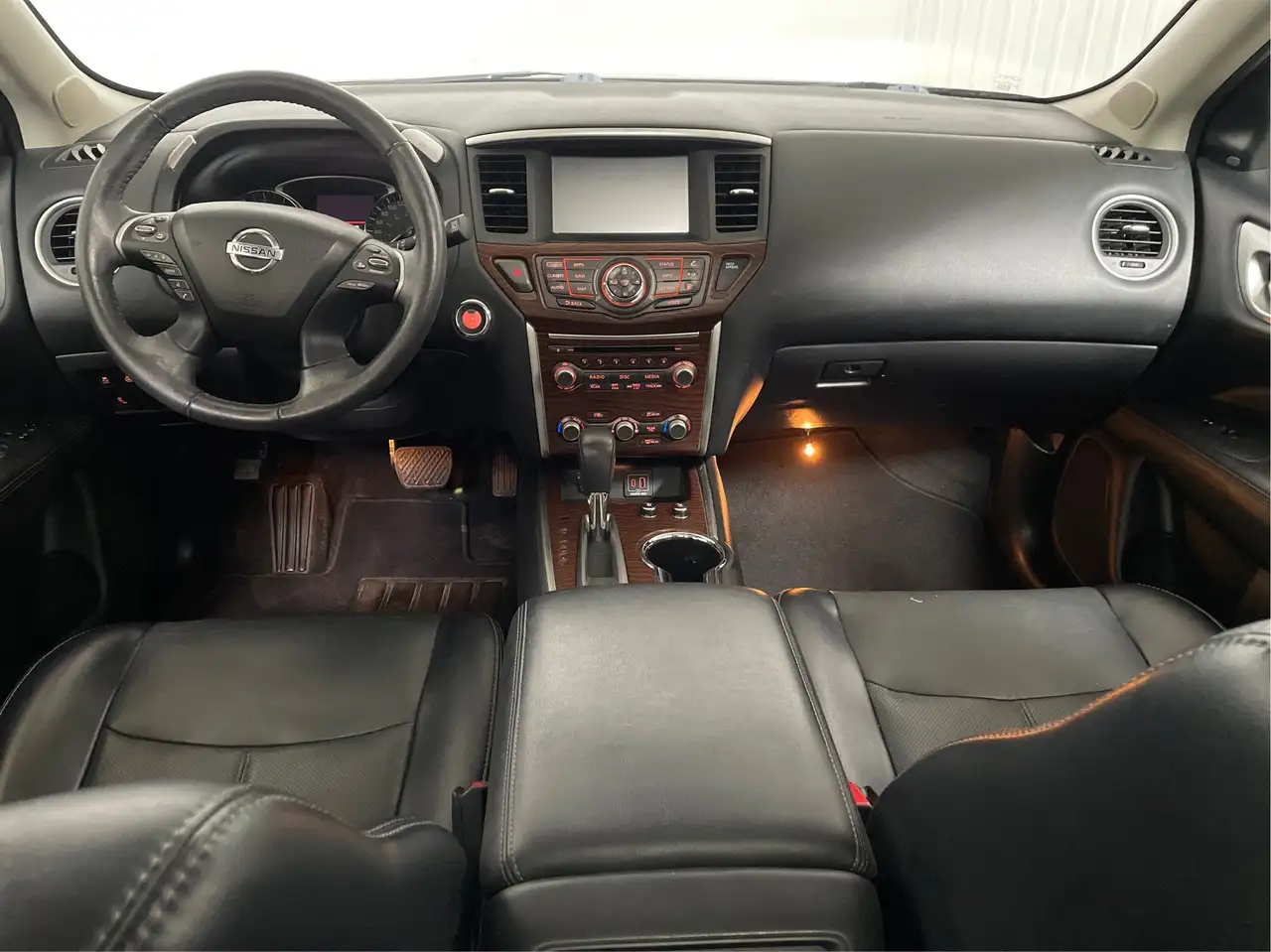 Nissan Pathfinder снимка Nissan Pathfinder