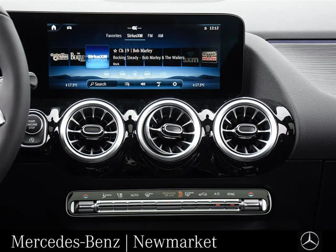 Mercedes-Benz GLA снимка Mercedes-Benz GLA