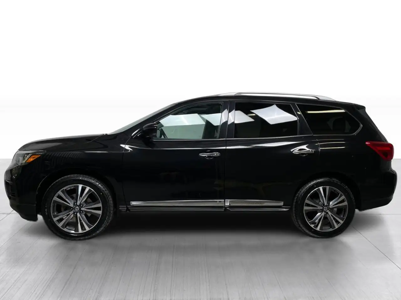 Nissan Pathfinder снимка Nissan Pathfinder