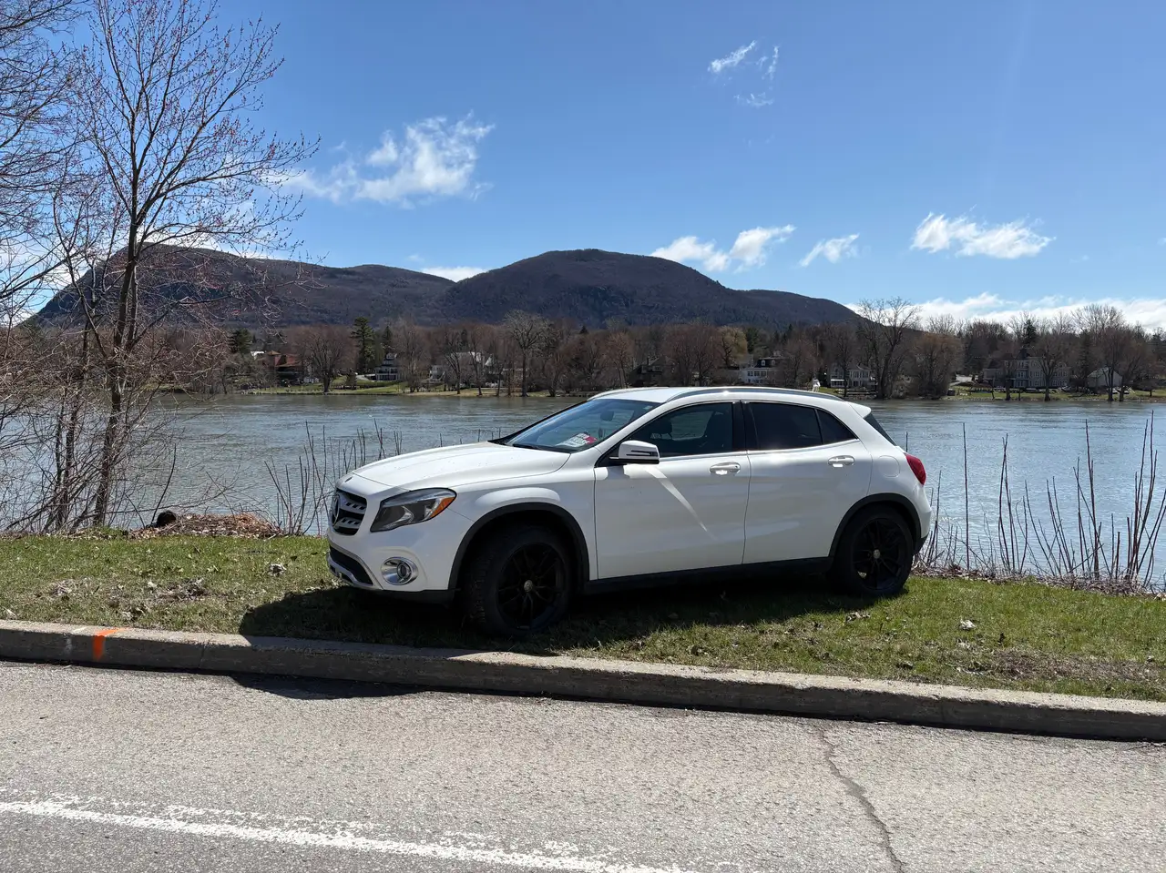 Mercedes-Benz GLA снимка Mercedes-Benz GLA