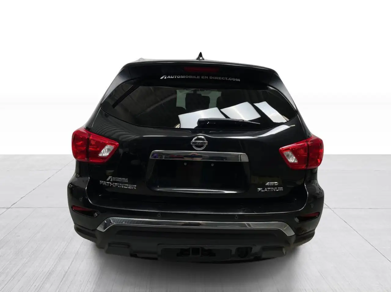 Nissan Pathfinder снимка Nissan Pathfinder