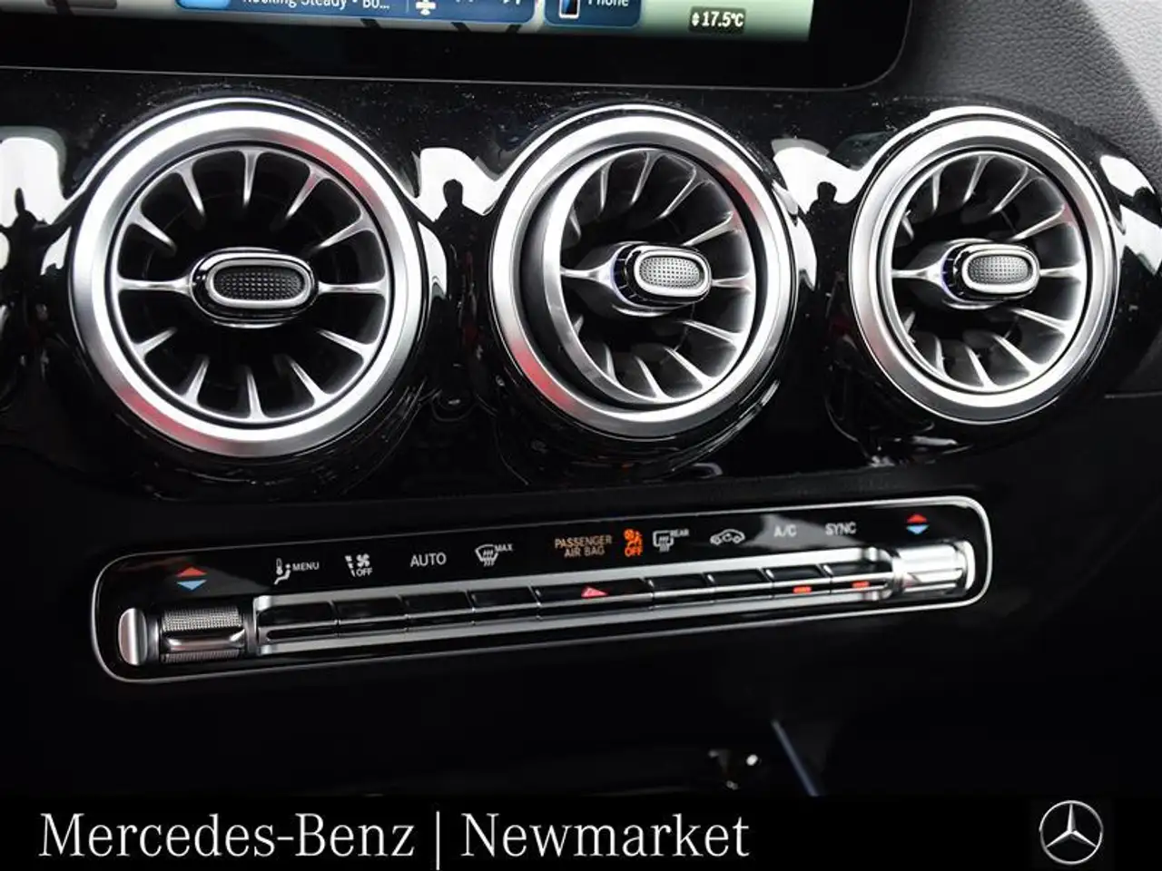 Mercedes-Benz GLA снимка Mercedes-Benz GLA