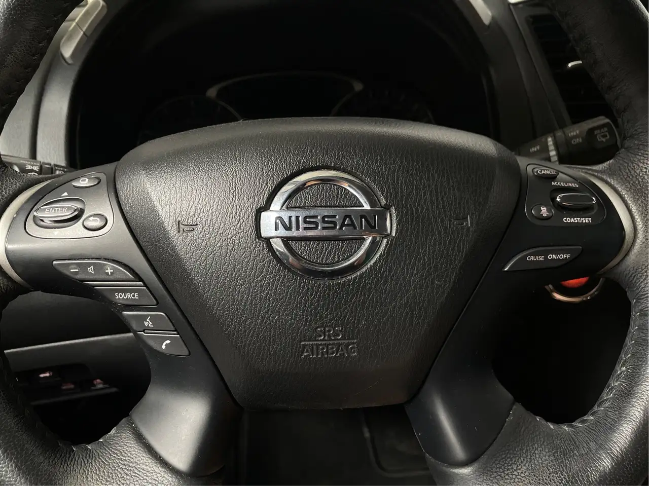 Nissan Pathfinder снимка Nissan Pathfinder