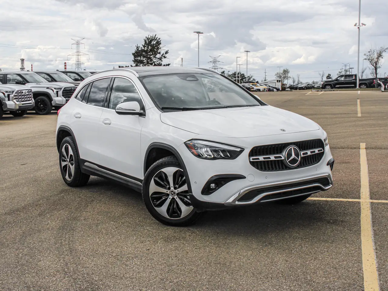 Mercedes-Benz GLA снимка Mercedes-Benz GLA