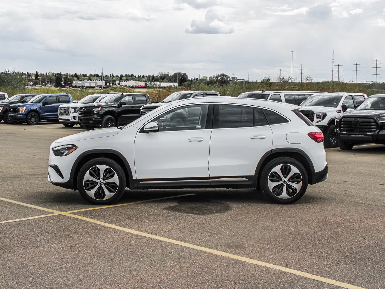 Mercedes-Benz GLA снимка Mercedes-Benz GLA