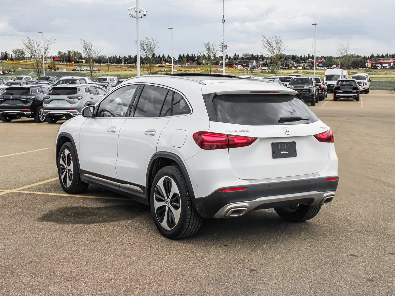 Mercedes-Benz GLA снимка Mercedes-Benz GLA