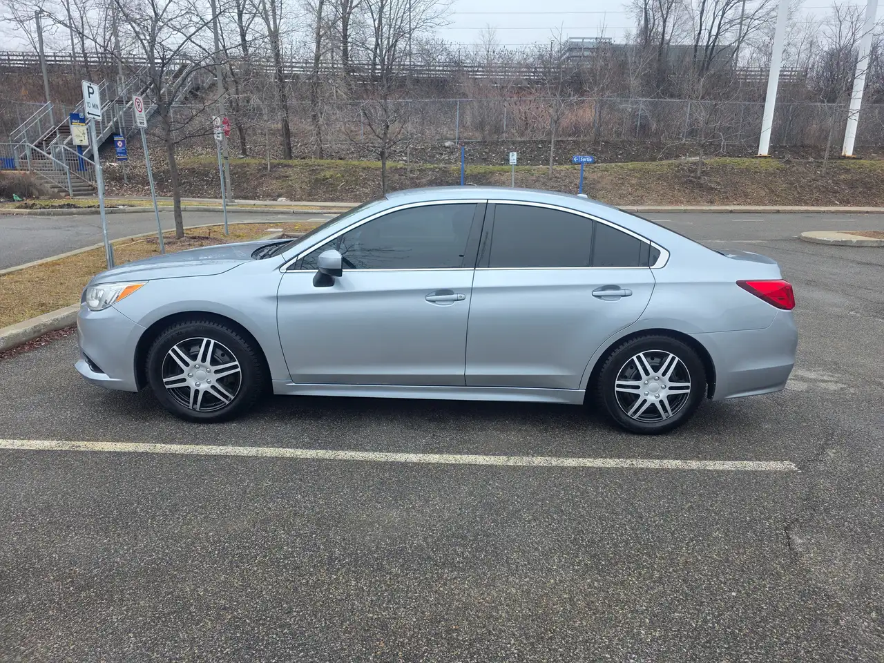 Subaru Legacy снимка Subaru Legacy