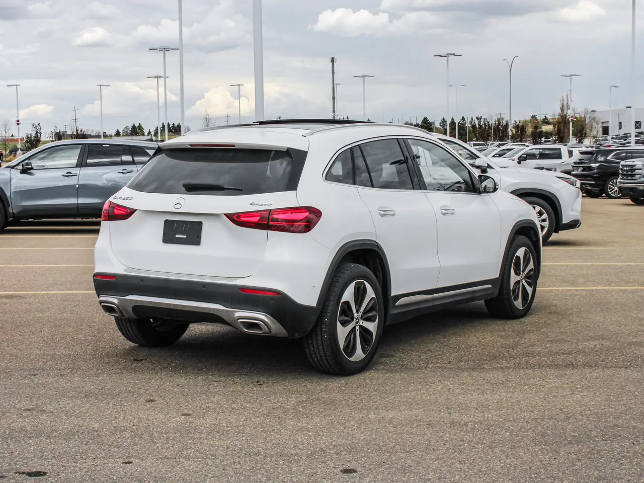 Mercedes-Benz GLA снимка Mercedes-Benz GLA