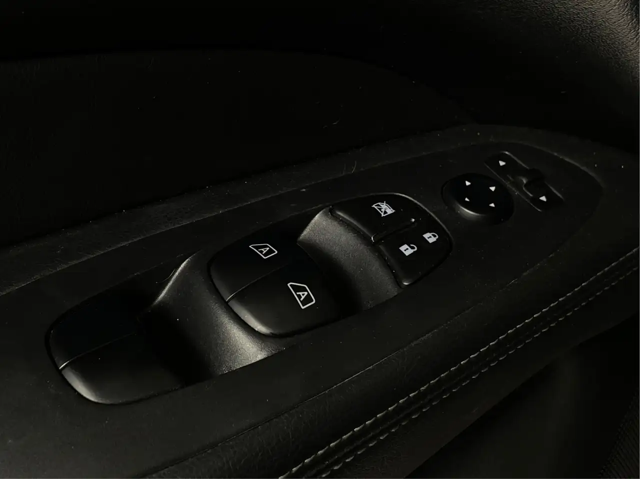 Nissan Pathfinder снимка Nissan Pathfinder