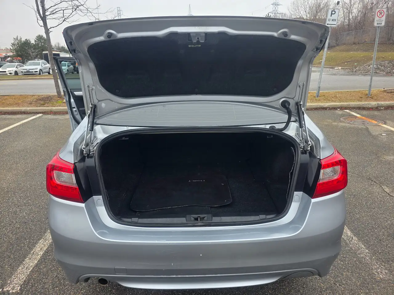 Subaru Legacy снимка Subaru Legacy