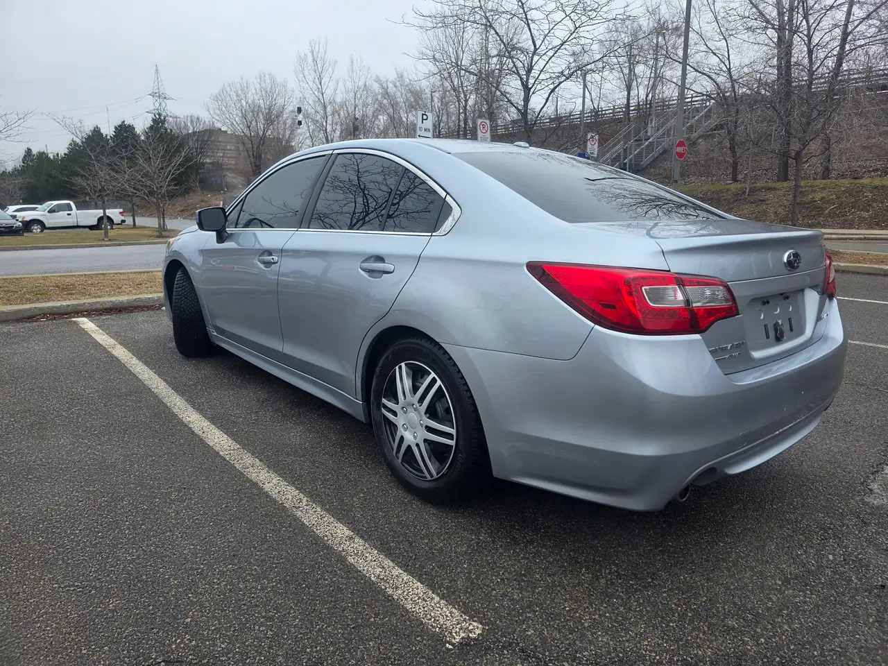 Subaru Legacy снимка Subaru Legacy