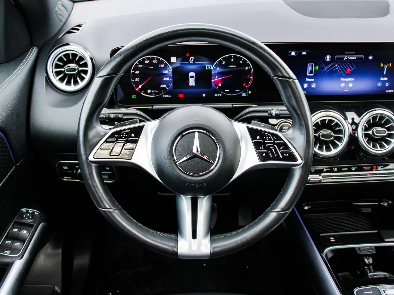 Mercedes-Benz GLA снимка Mercedes-Benz GLA