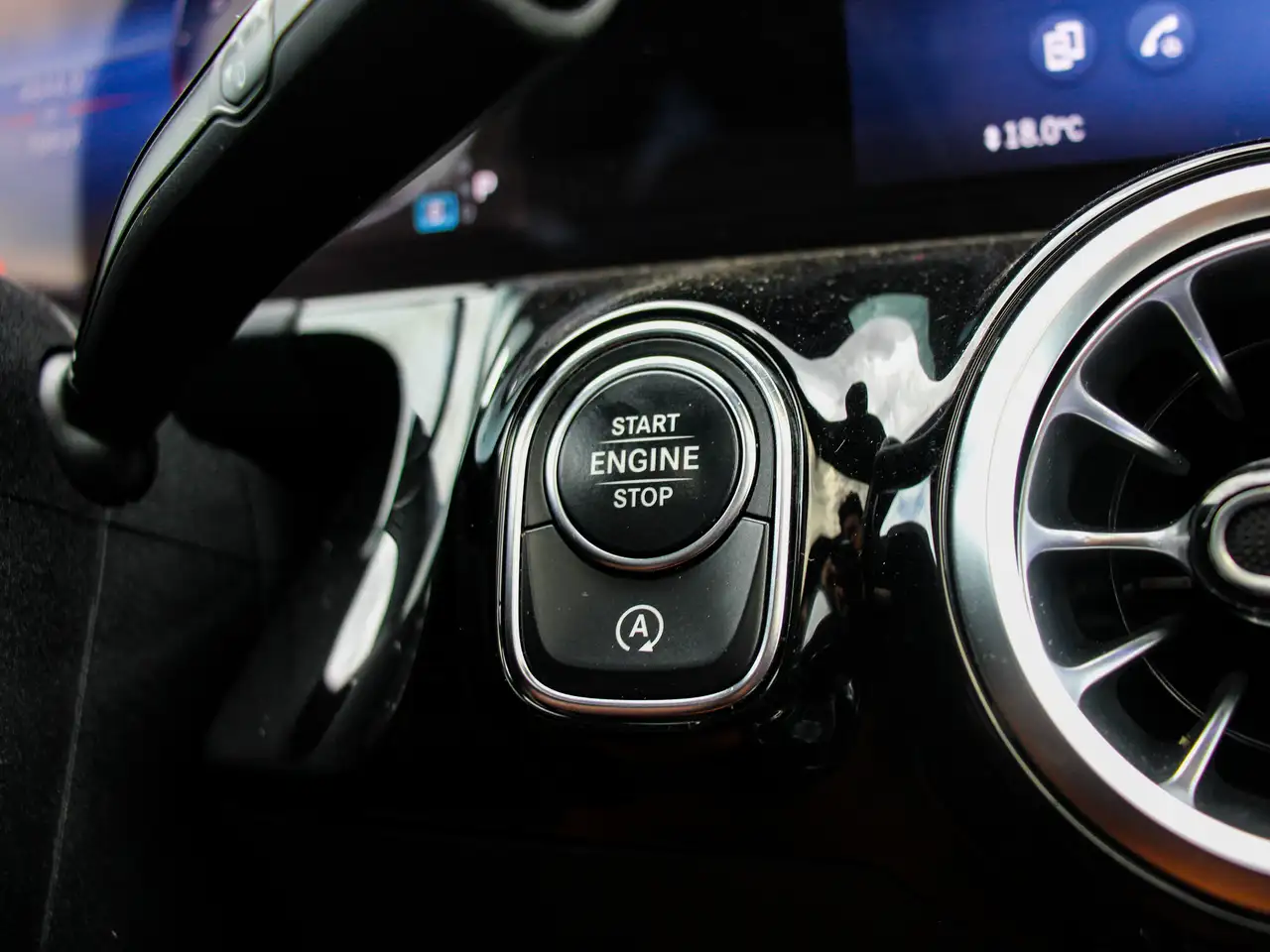 Mercedes-Benz GLA снимка Mercedes-Benz GLA