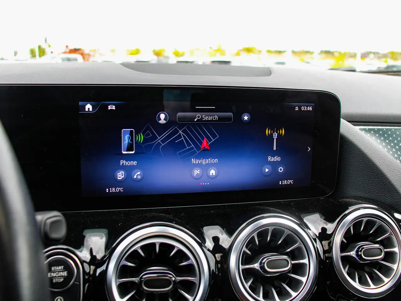Mercedes-Benz GLA снимка Mercedes-Benz GLA