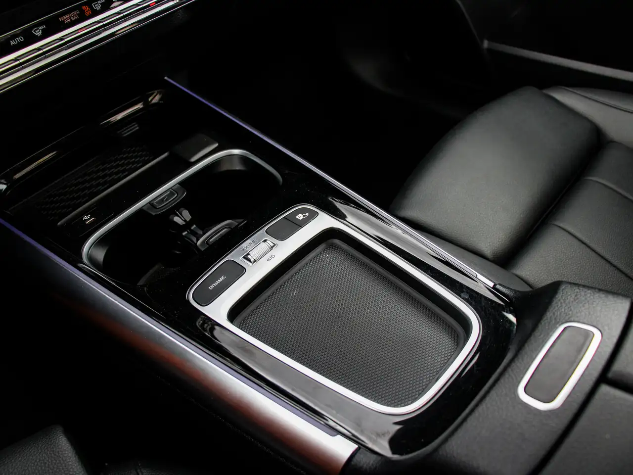 Mercedes-Benz GLA снимка Mercedes-Benz GLA
