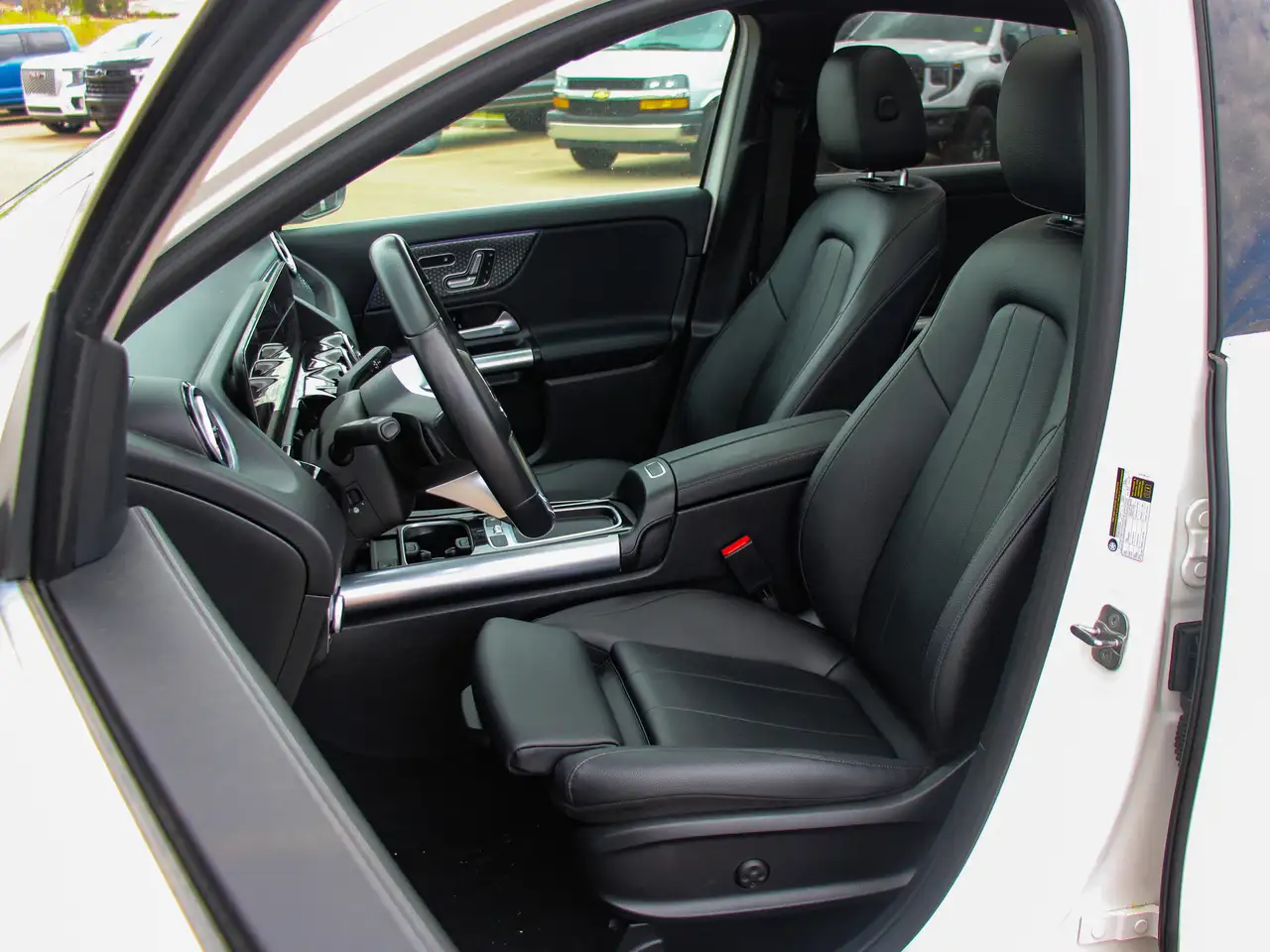 Mercedes-Benz GLA снимка Mercedes-Benz GLA