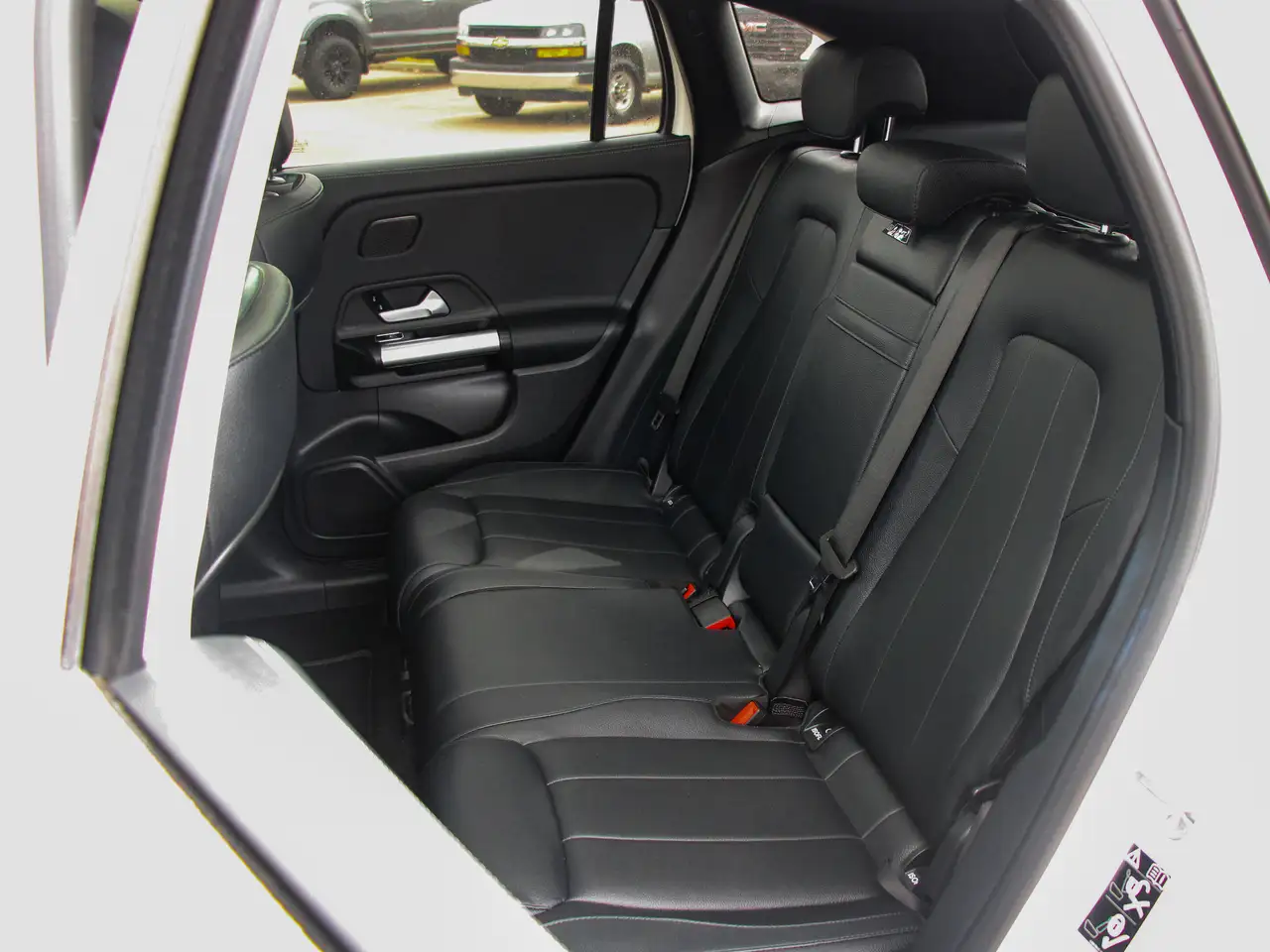 Mercedes-Benz GLA снимка Mercedes-Benz GLA