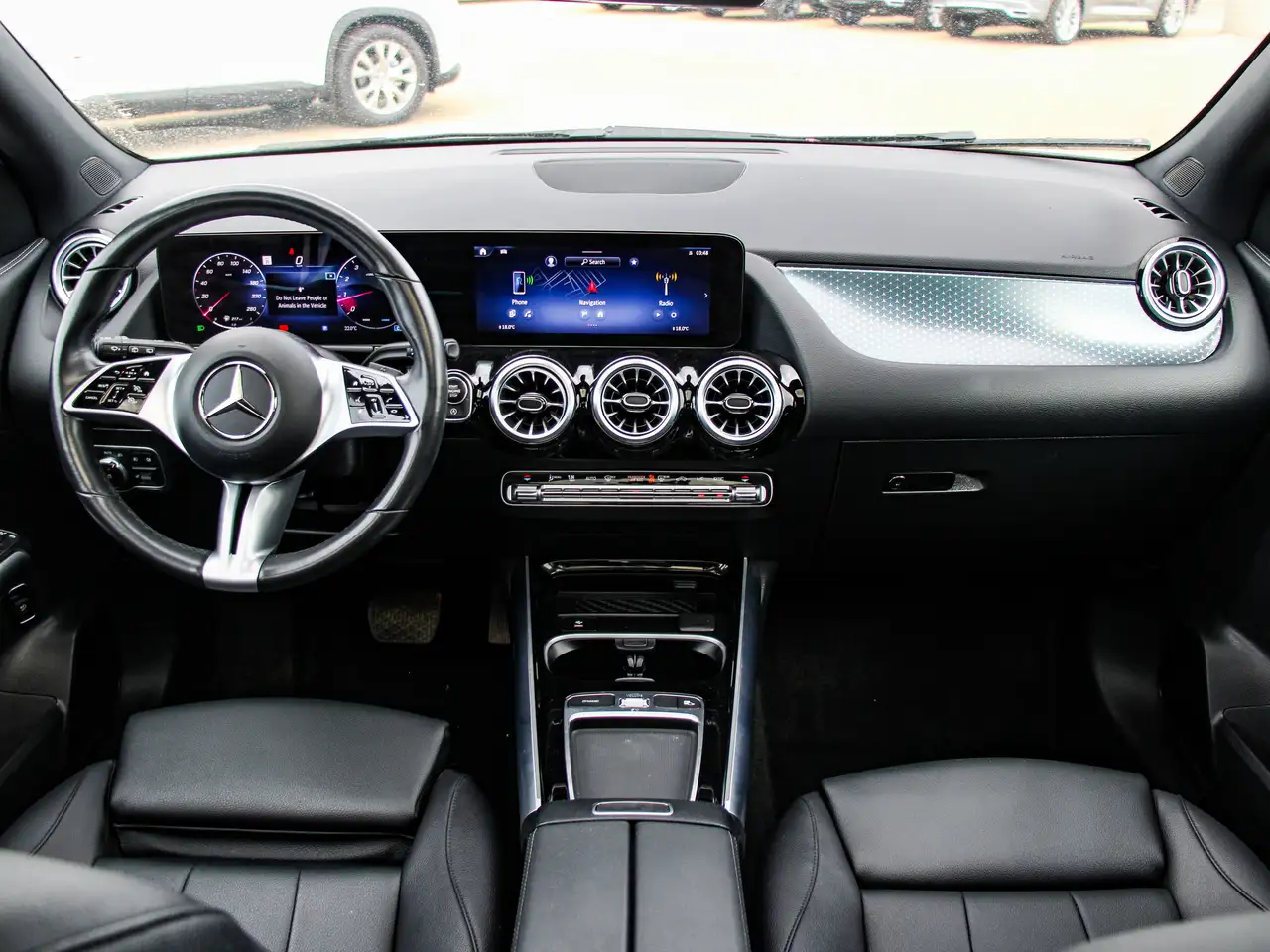 Mercedes-Benz GLA снимка Mercedes-Benz GLA