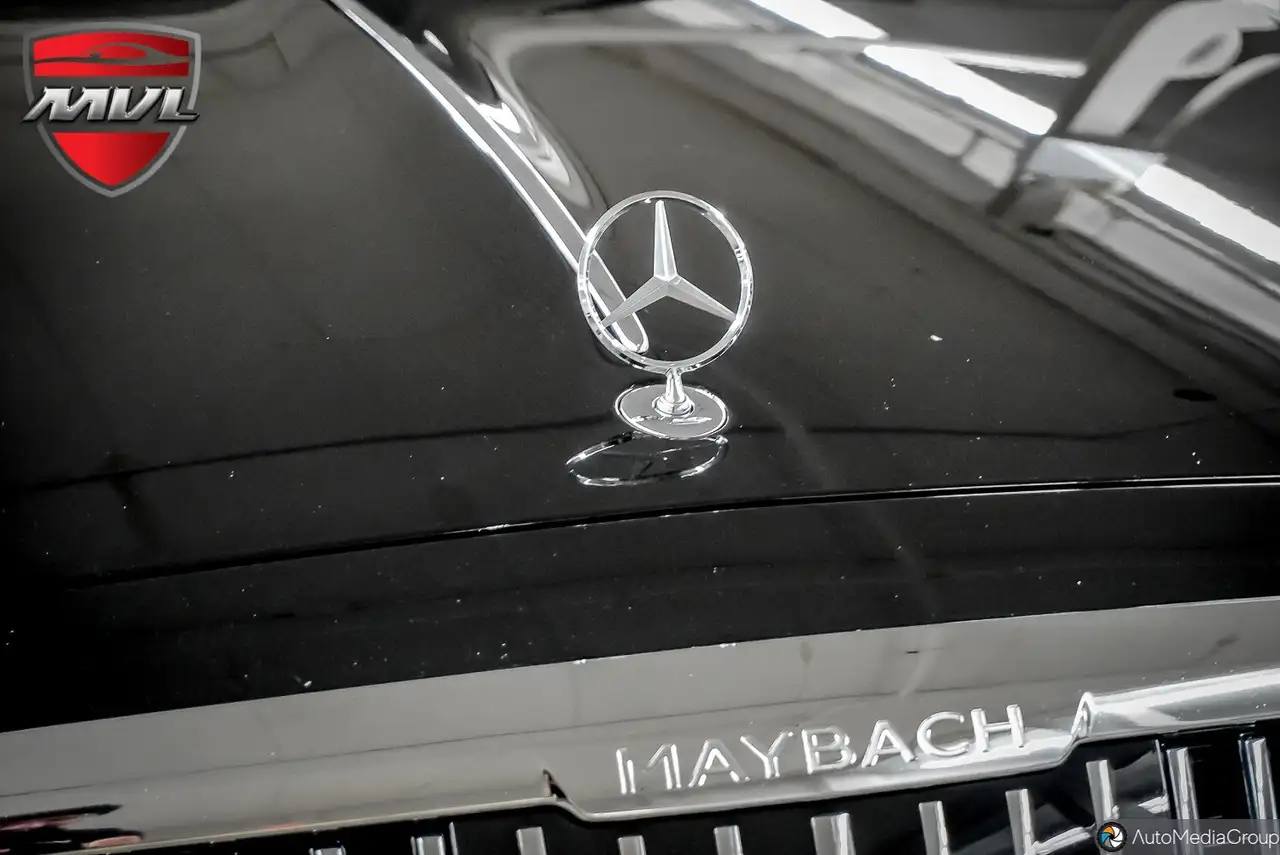 Mercedes-Benz S-Class снимка Mercedes-Benz S-Class