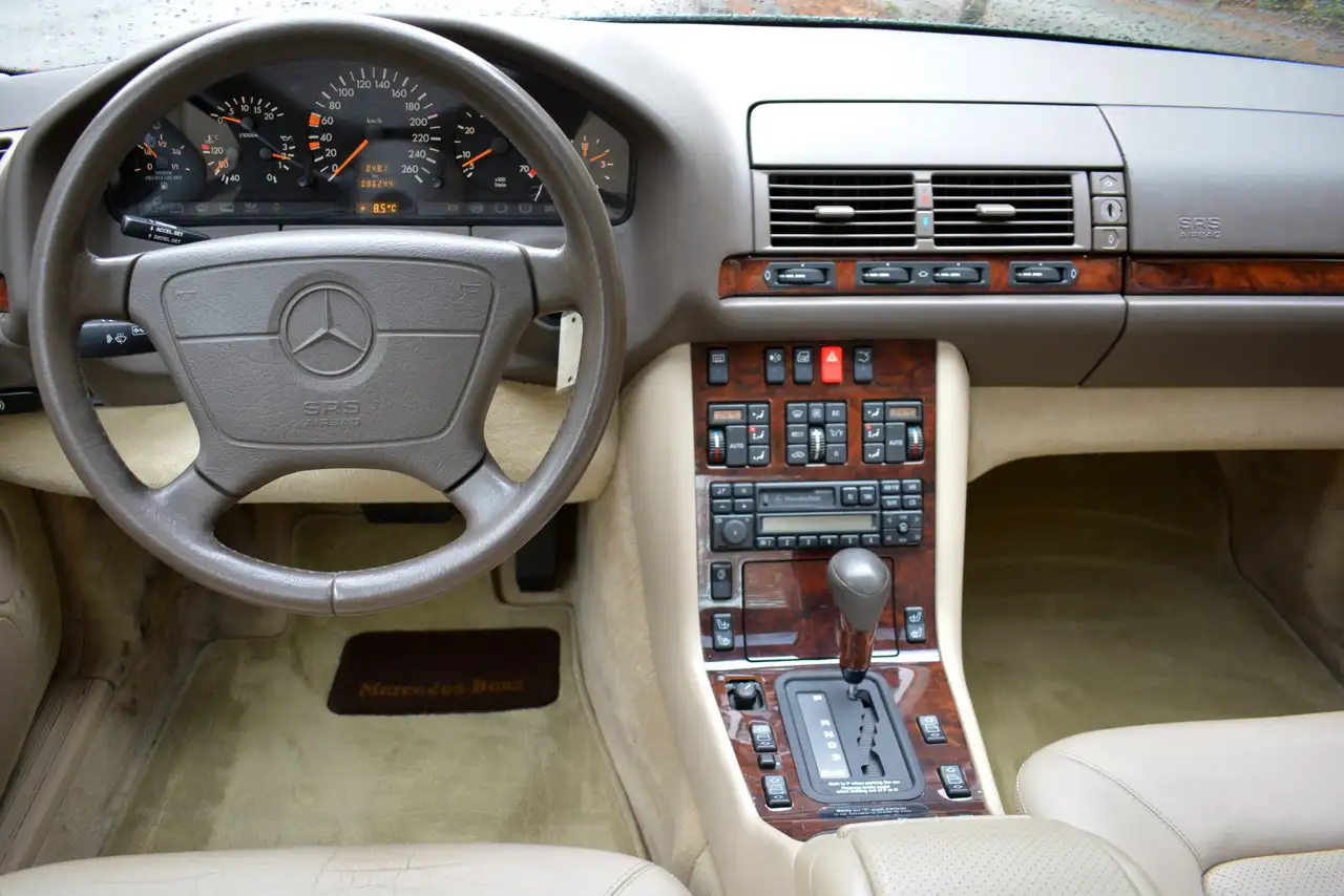 Mercedes-Benz S-Class снимка Mercedes-Benz S-Class
