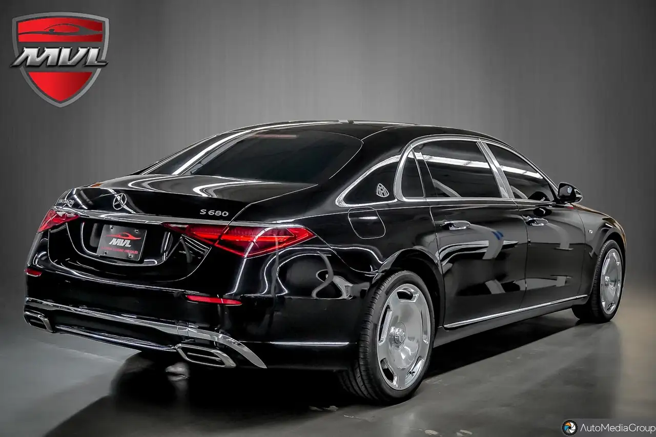 Mercedes-Benz S-Class снимка Mercedes-Benz S-Class