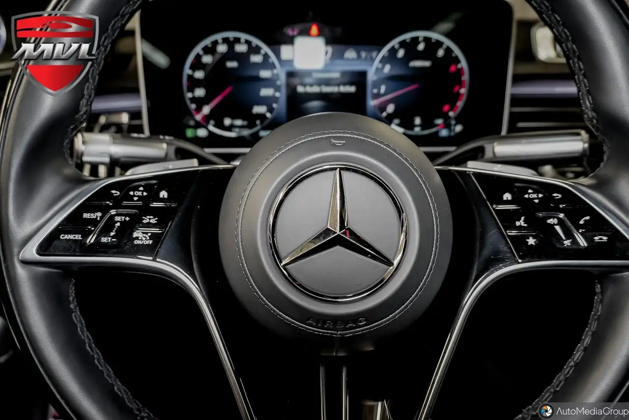 Mercedes-Benz S-Class снимка Mercedes-Benz S-Class