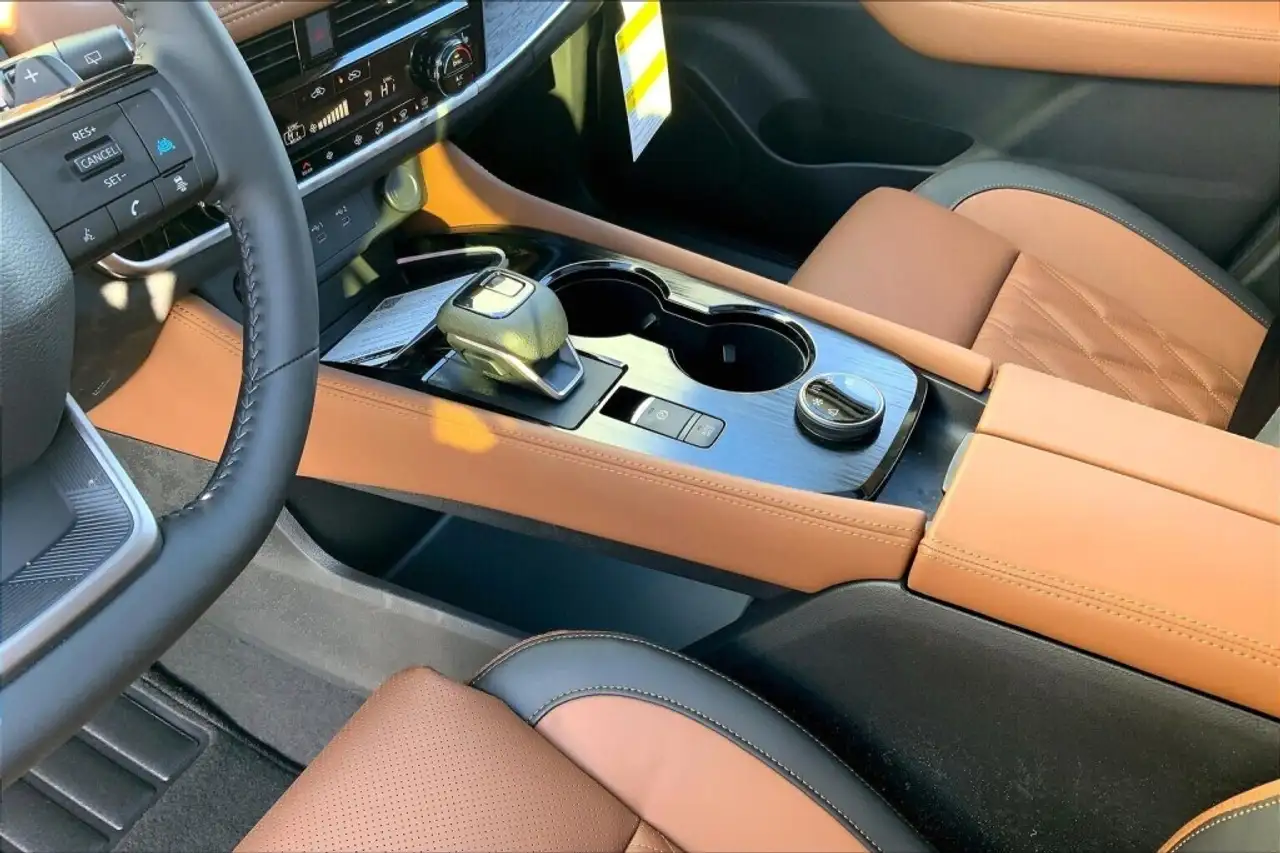 Nissan Rogue снимка Nissan Rogue