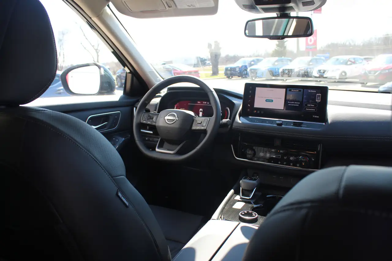 Nissan Rogue снимка Nissan Rogue