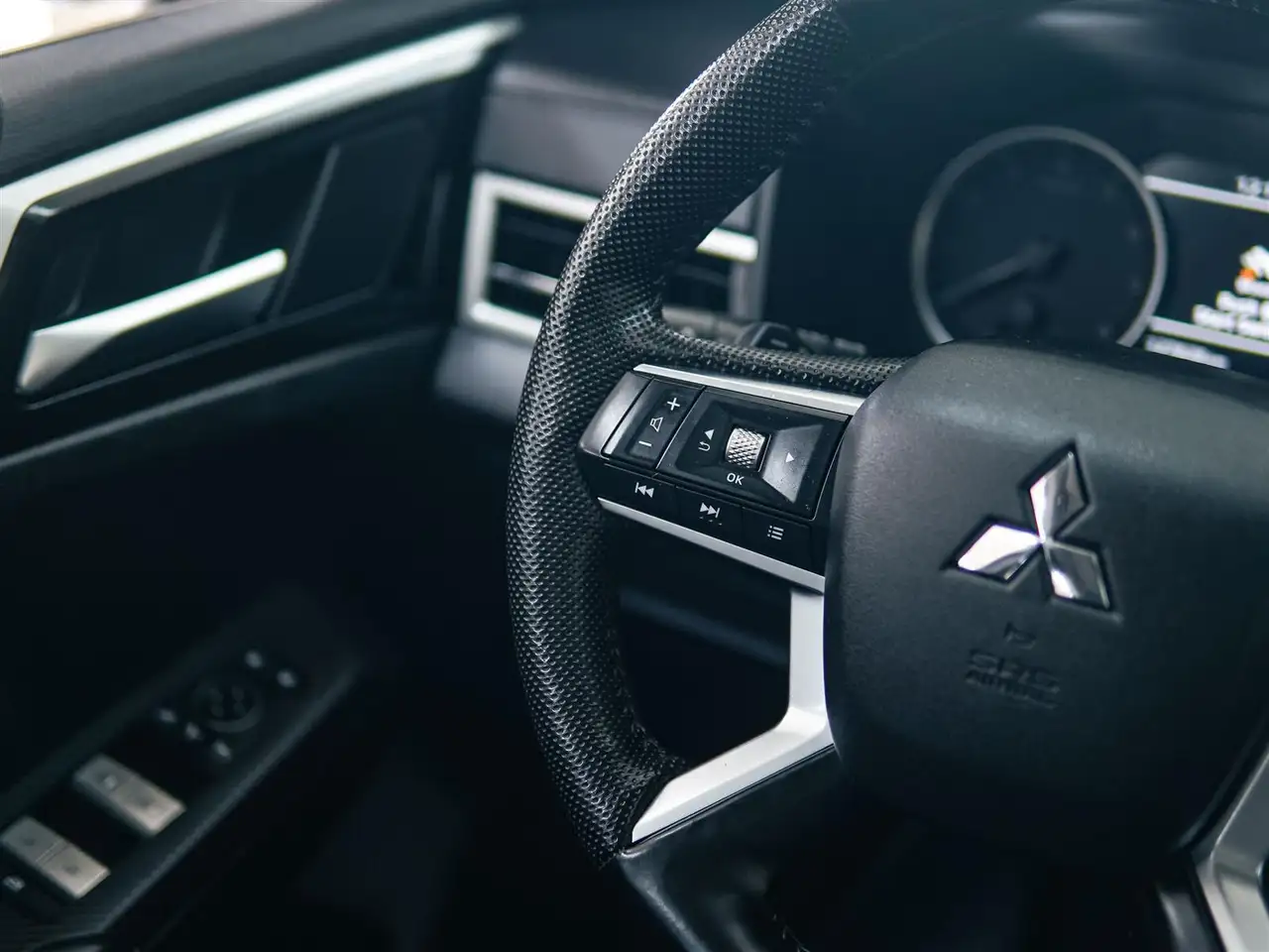 Mitsubishi Outlander снимка Mitsubishi Outlander
