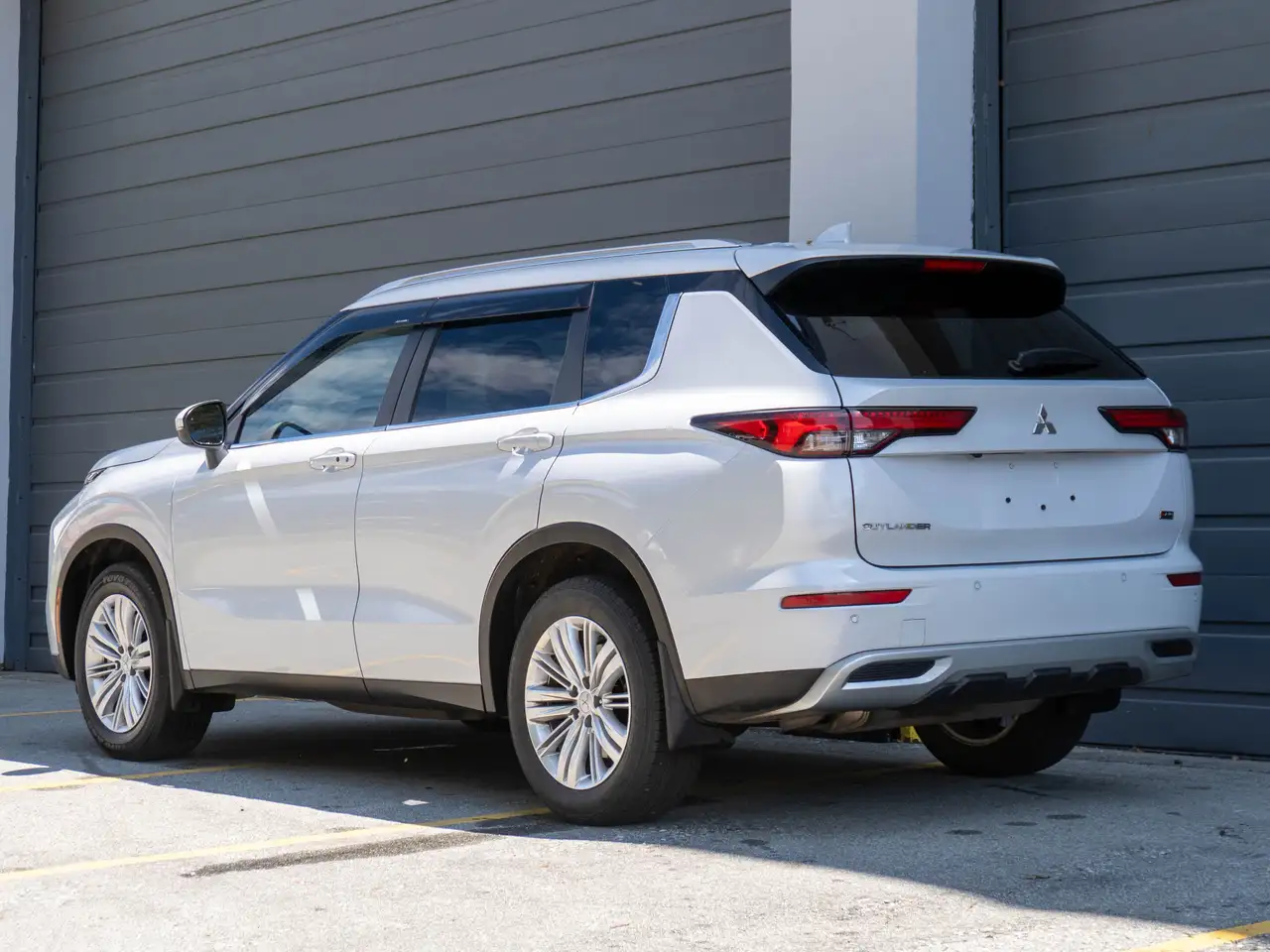 Mitsubishi Outlander снимка Mitsubishi Outlander