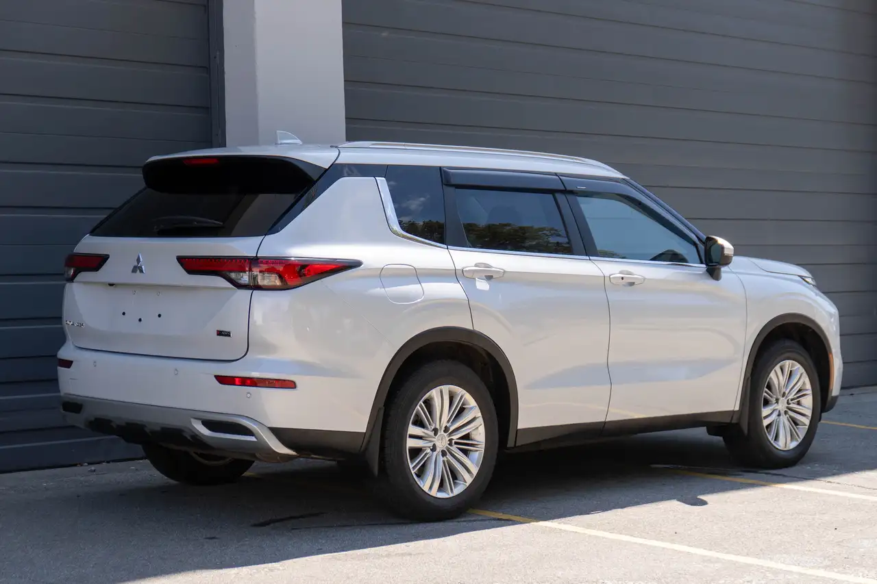 Mitsubishi Outlander снимка Mitsubishi Outlander