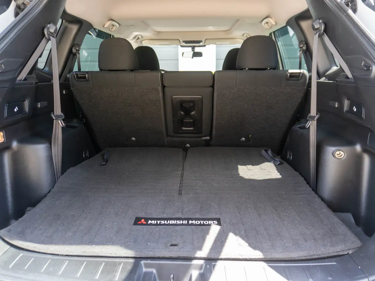 Mitsubishi Outlander снимка Mitsubishi Outlander