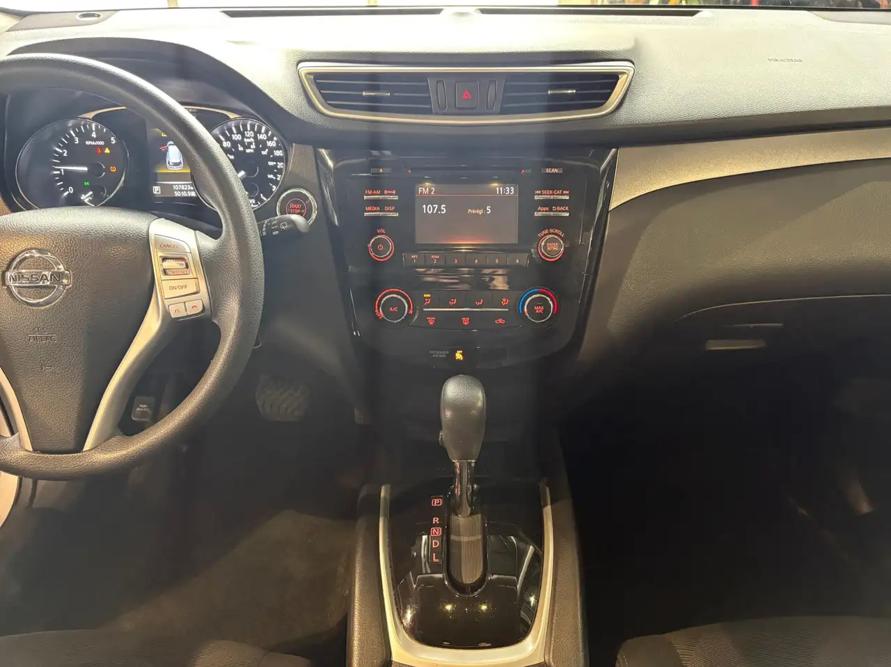 Nissan Rogue снимка Nissan Rogue