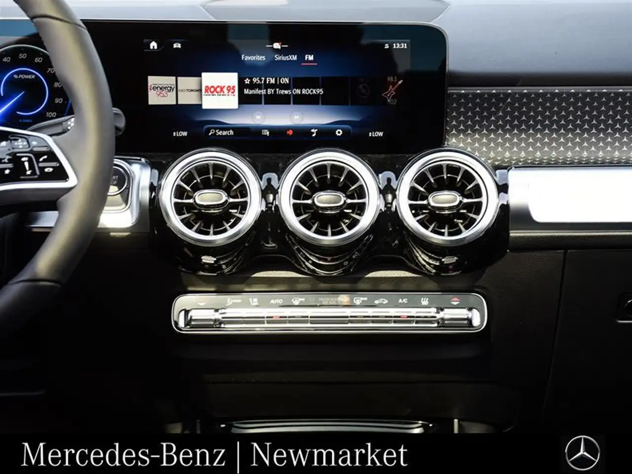Mercedes-Benz EQB снимка Mercedes-Benz EQB