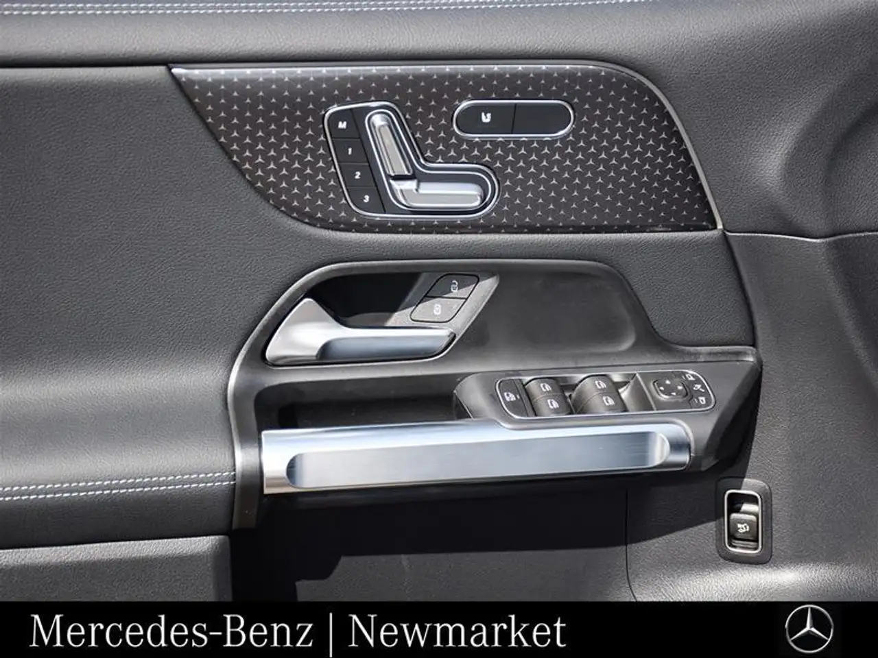 Mercedes-Benz EQB снимка Mercedes-Benz EQB
