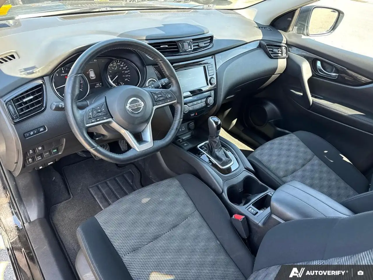 Nissan Qashqai снимка Nissan Qashqai