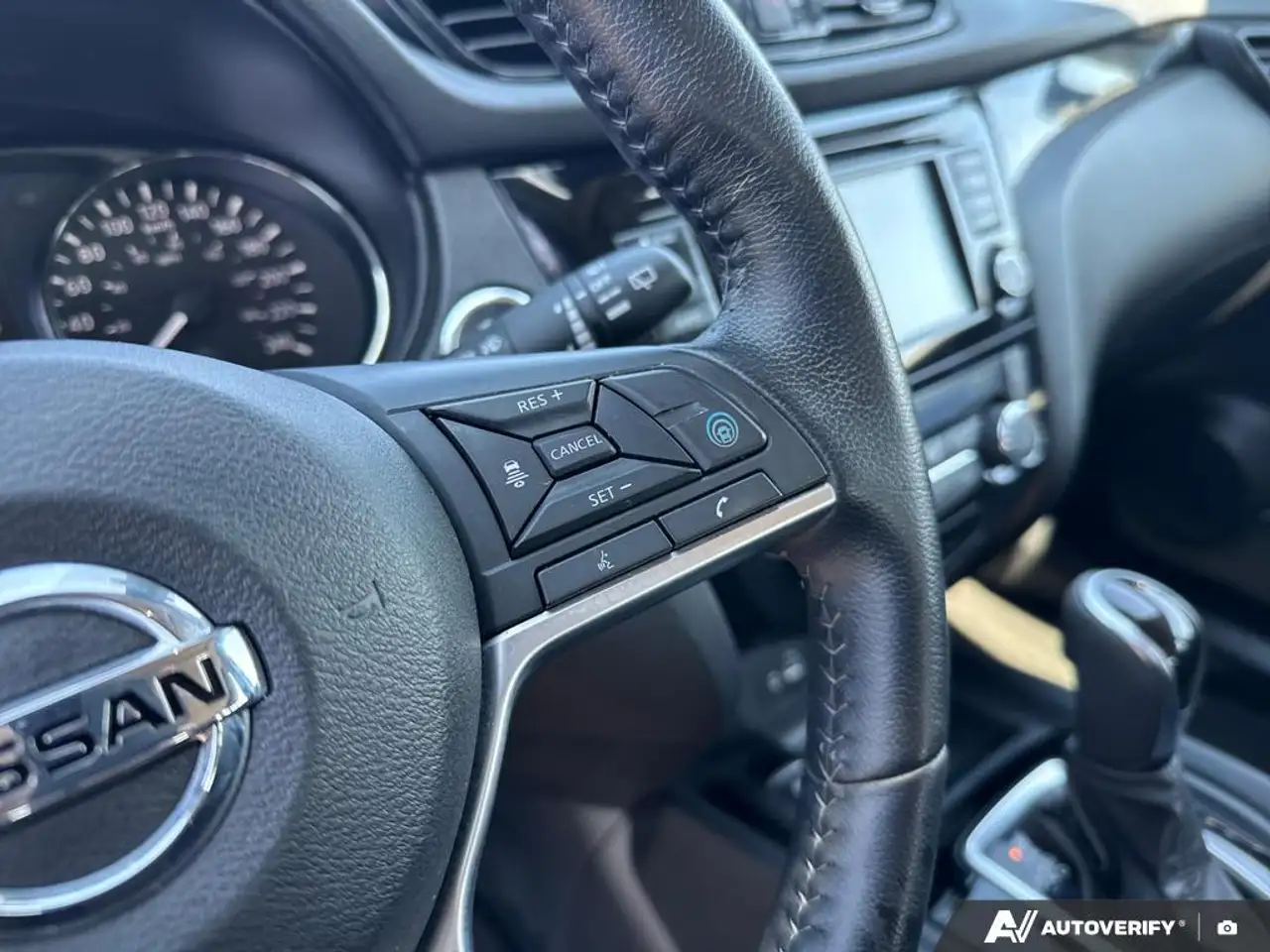 Nissan Qashqai снимка Nissan Qashqai