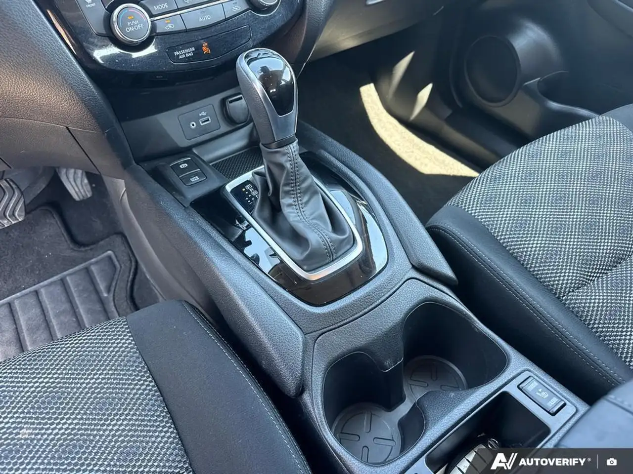 Nissan Qashqai снимка Nissan Qashqai