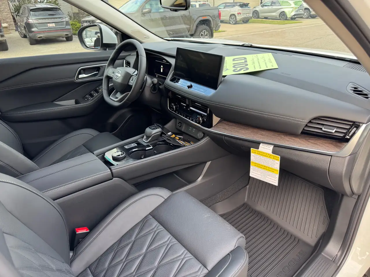 Nissan Rogue снимка Nissan Rogue