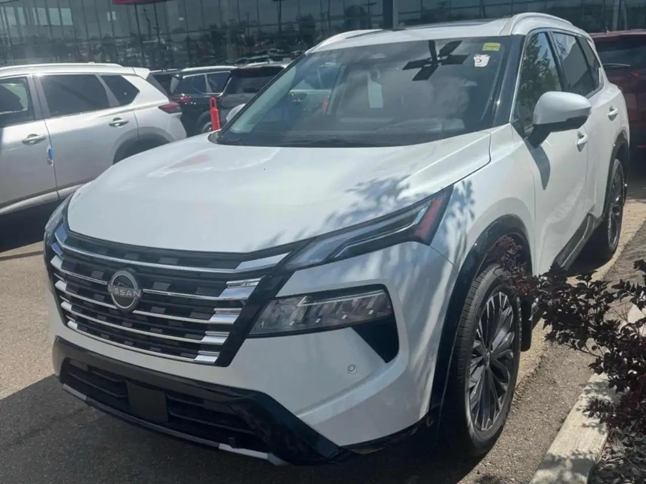 Nissan Rogue снимка Nissan Rogue