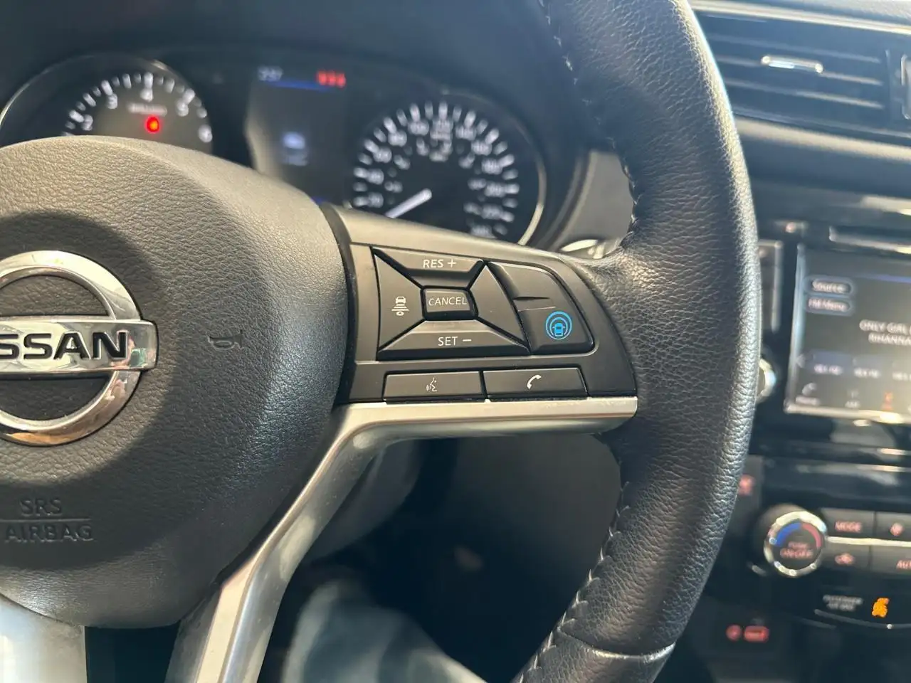 Nissan Qashqai снимка Nissan Qashqai