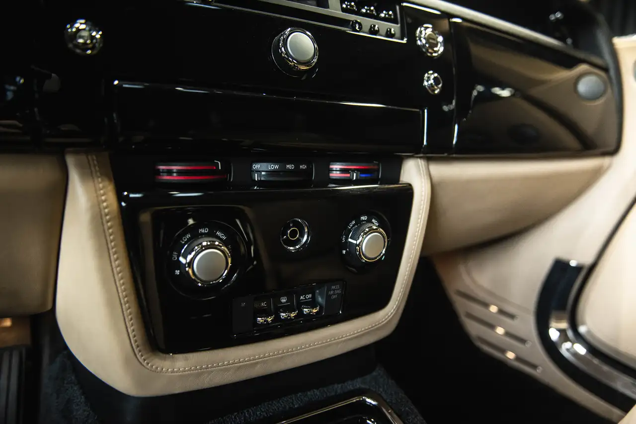 Rolls-Royce Phantom снимка Rolls-Royce Phantom