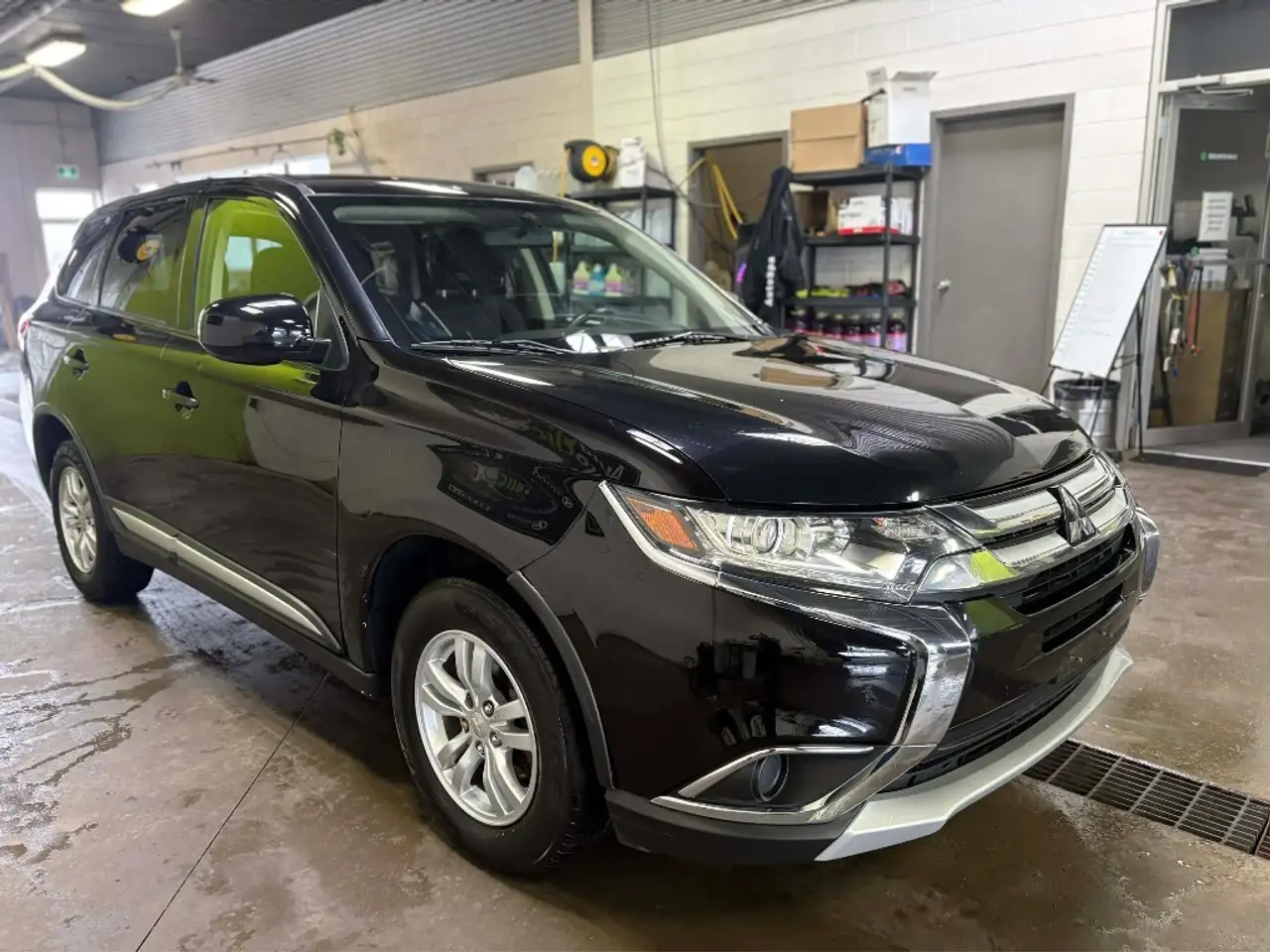 Mitsubishi Outlander снимка Mitsubishi Outlander