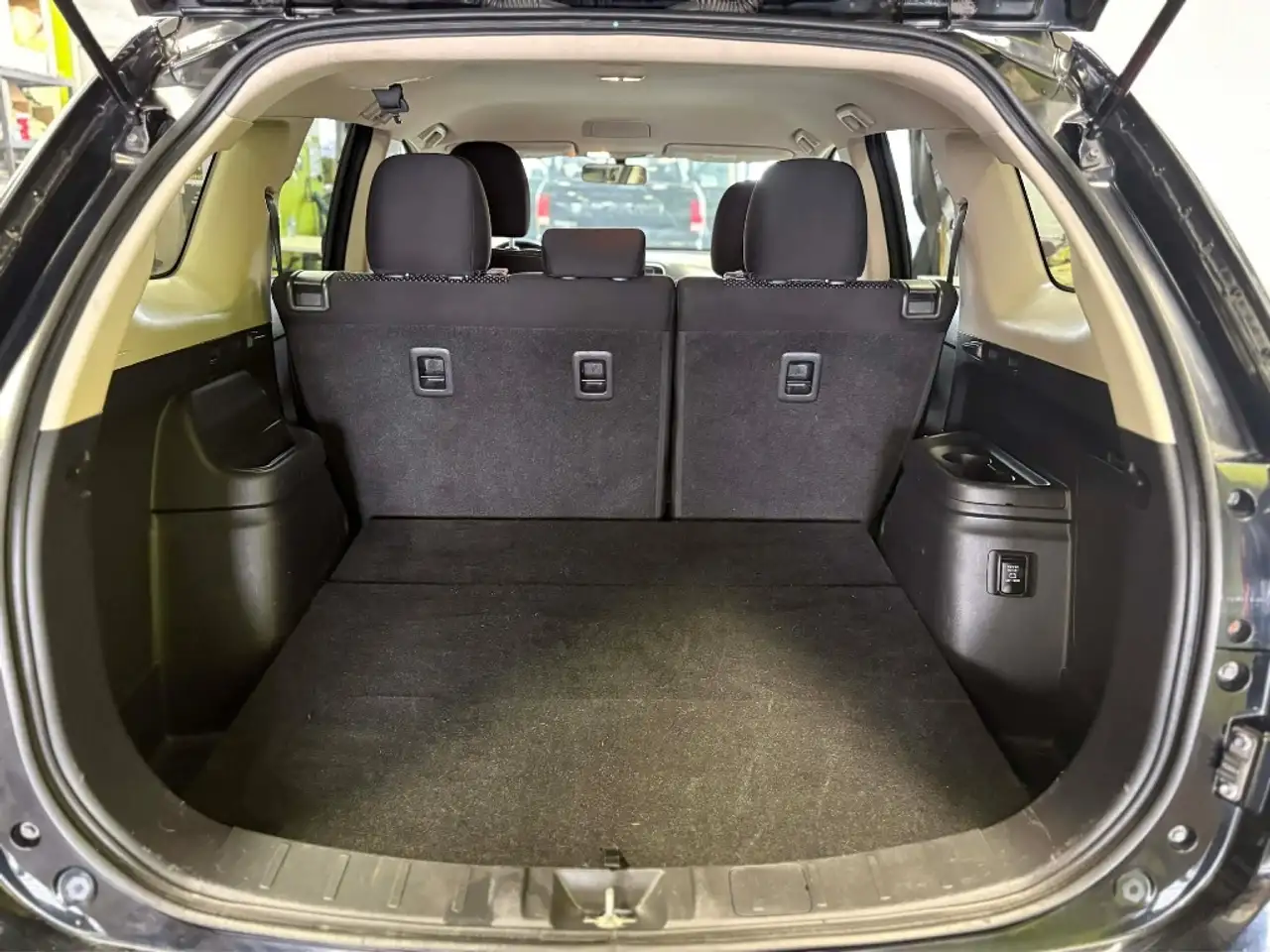 Mitsubishi Outlander снимка Mitsubishi Outlander